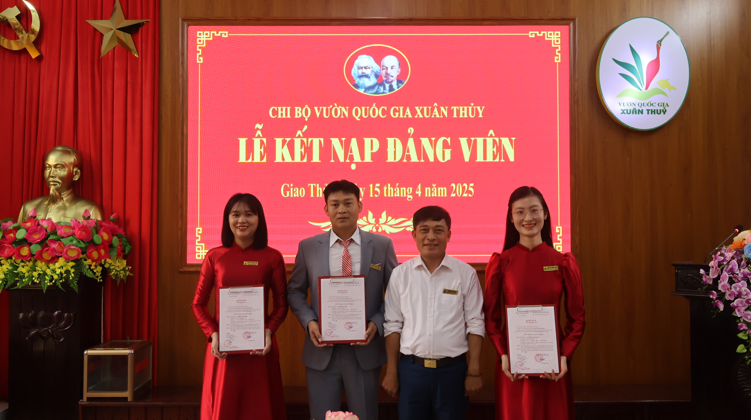 Lễ kết nạp Đảng viên mới của Chi bộ Vườn quốc gia Xuân Thủy