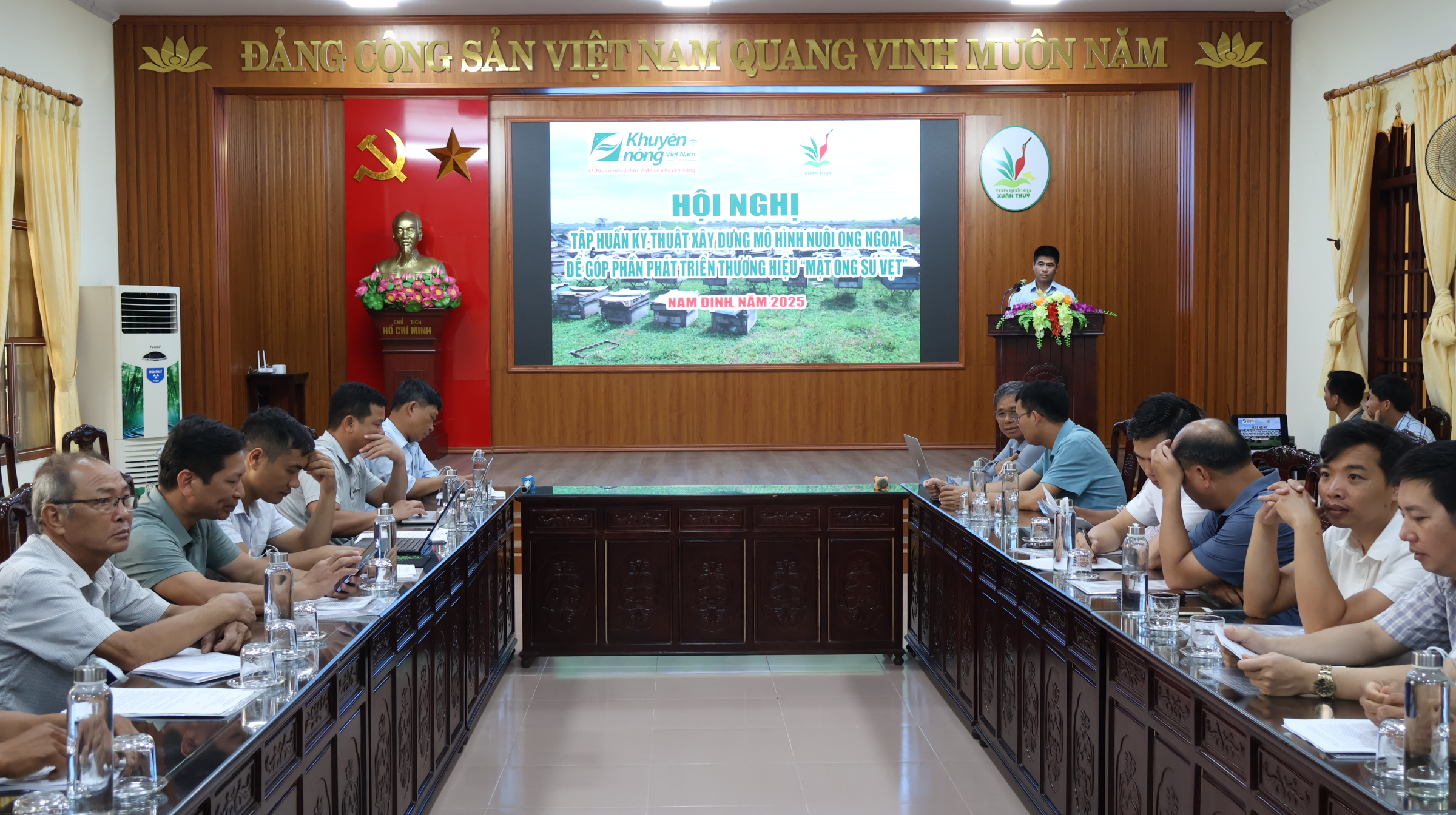 Hội nghị tập huấn trong mô hình: Kỹ thuật xây dựng mô hình nuôi ong ngoại (Apis Mellifera) để góp phần phát triển thương hiệu “Mật ong sú vẹt”.