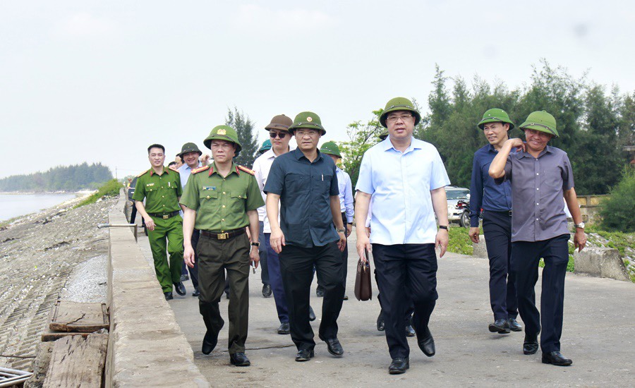 Đồng chí Phạm Gia Túc - Ủy viên BCH Trung ương Đảng, Bí thư Tỉnh ủy Nam Định đến thăm và làm việc tại Vườn quốc gia Xuân Thủy 