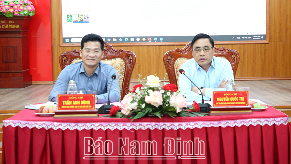 Các đồng chí: Nguyễn Quốc Trị, Thứ trưởng Bộ Nông nghiệp và Môi trường; Trần Anh Dũng, Ủy viên Ban TVTU, Phó Chủ tịch Thường trực UBND tỉnh chủ trì buổi làm việc.